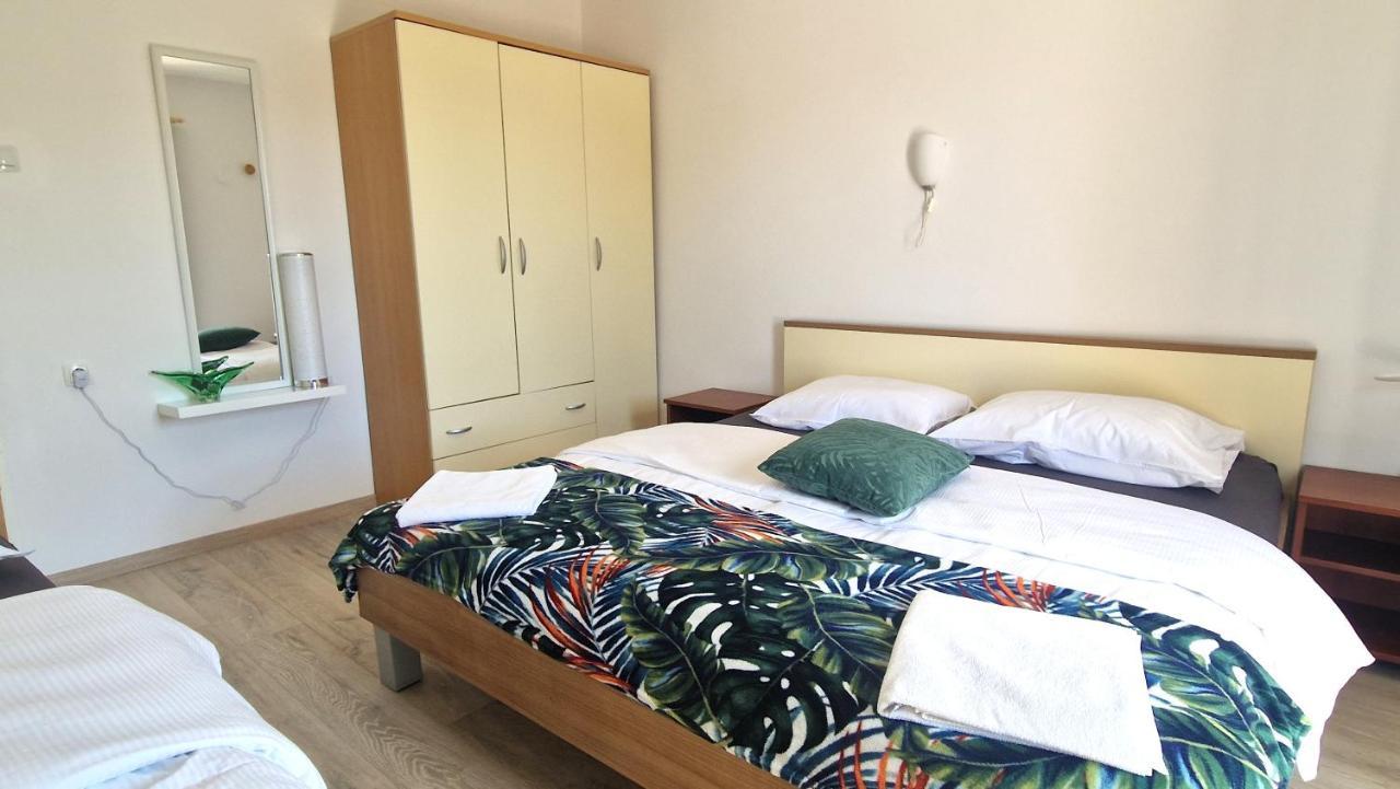 Garden Apartments Đảo Krk Ngoại thất bức ảnh